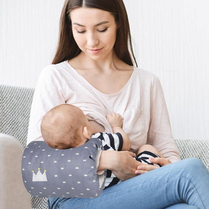 Coussin d’Allaitement - ArmNurse™ - Couronnes - Mon bébé Gourmand
